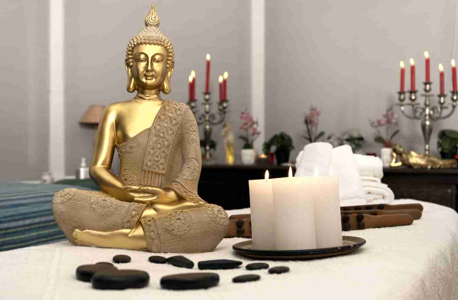 Massage therapeut budda